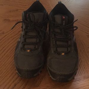Men’s New Balance black hiking boots - size 10.5 M